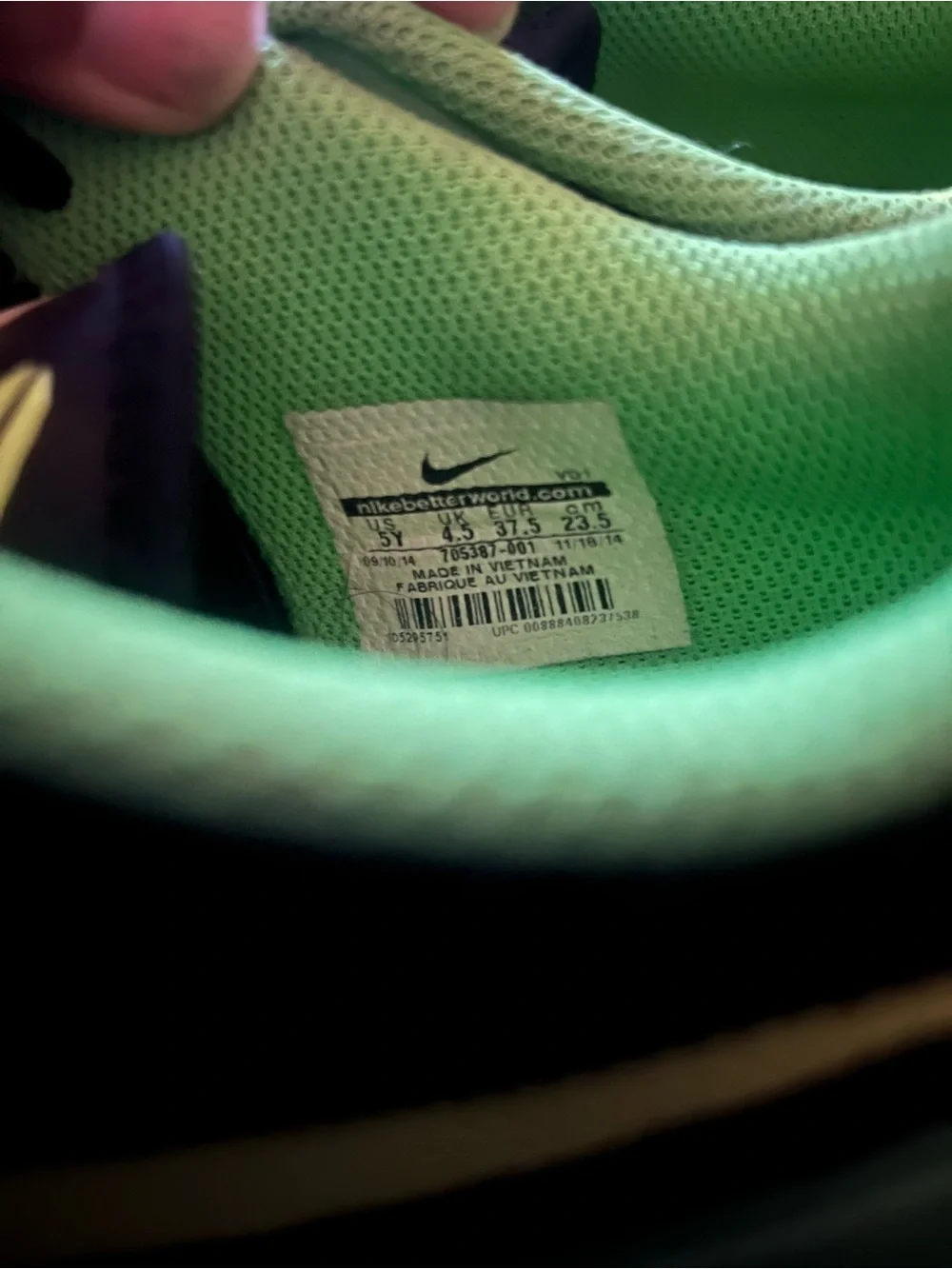Nike Kobe youth Green and Black Lightweight Sneakers
